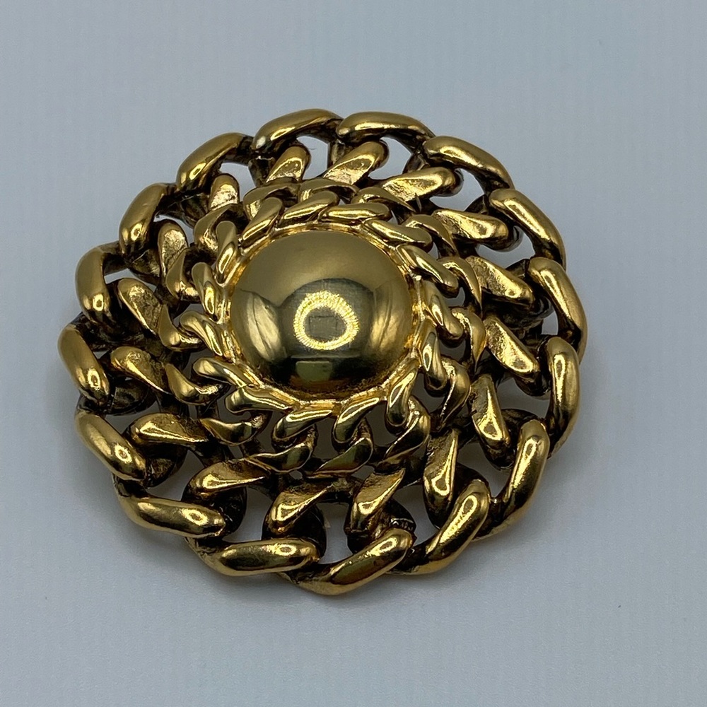 Heavy vintage gold tone brooch with chain link and button I.5 inches in diameter